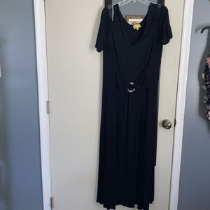Liz Lange Women’s 1X Black Maxi Dress Cold Shoulder Short Sleeve Good Condition